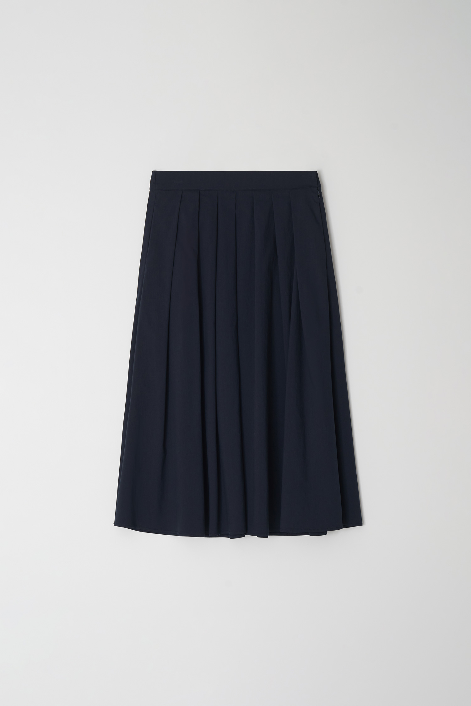 plain pleated skirt